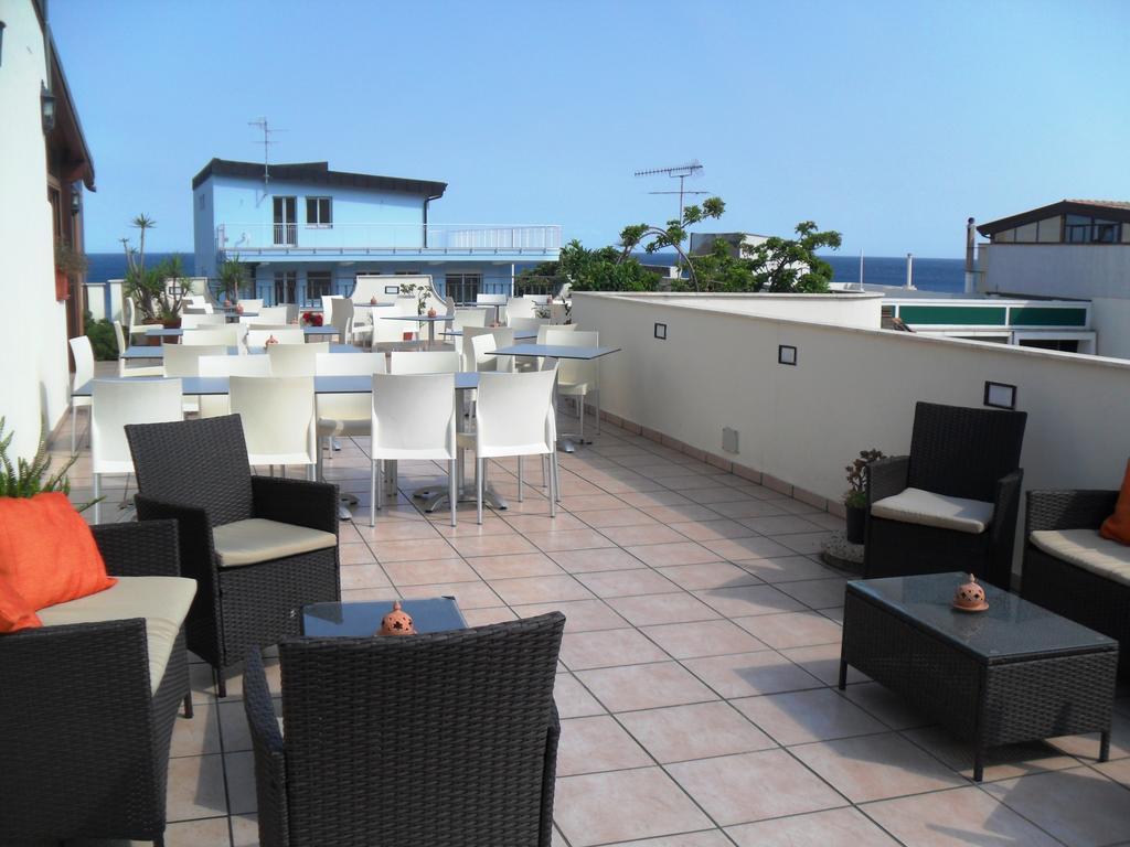 B&B La Grotta Sant'Alessio Siculo Bagian luar foto